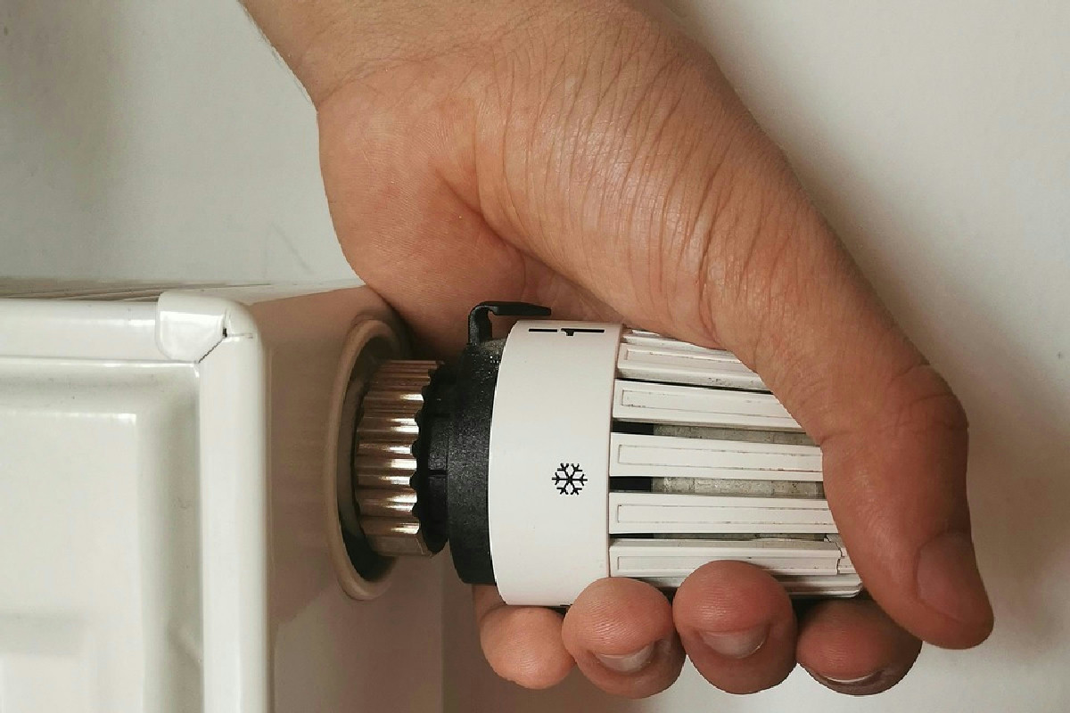 Il confronto tra termosifoni e pompe di calore: cosa cambia nel comfort domestico fin dal primo giorno