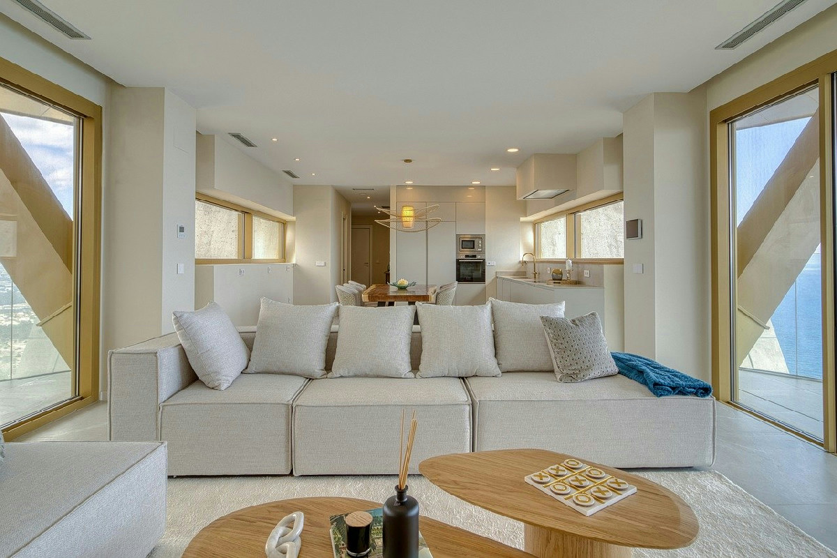 Non riusciva a valorizzare il trilocale di 75 mq per ambienti più ampi e luminosi: la trasformazione sorprendente