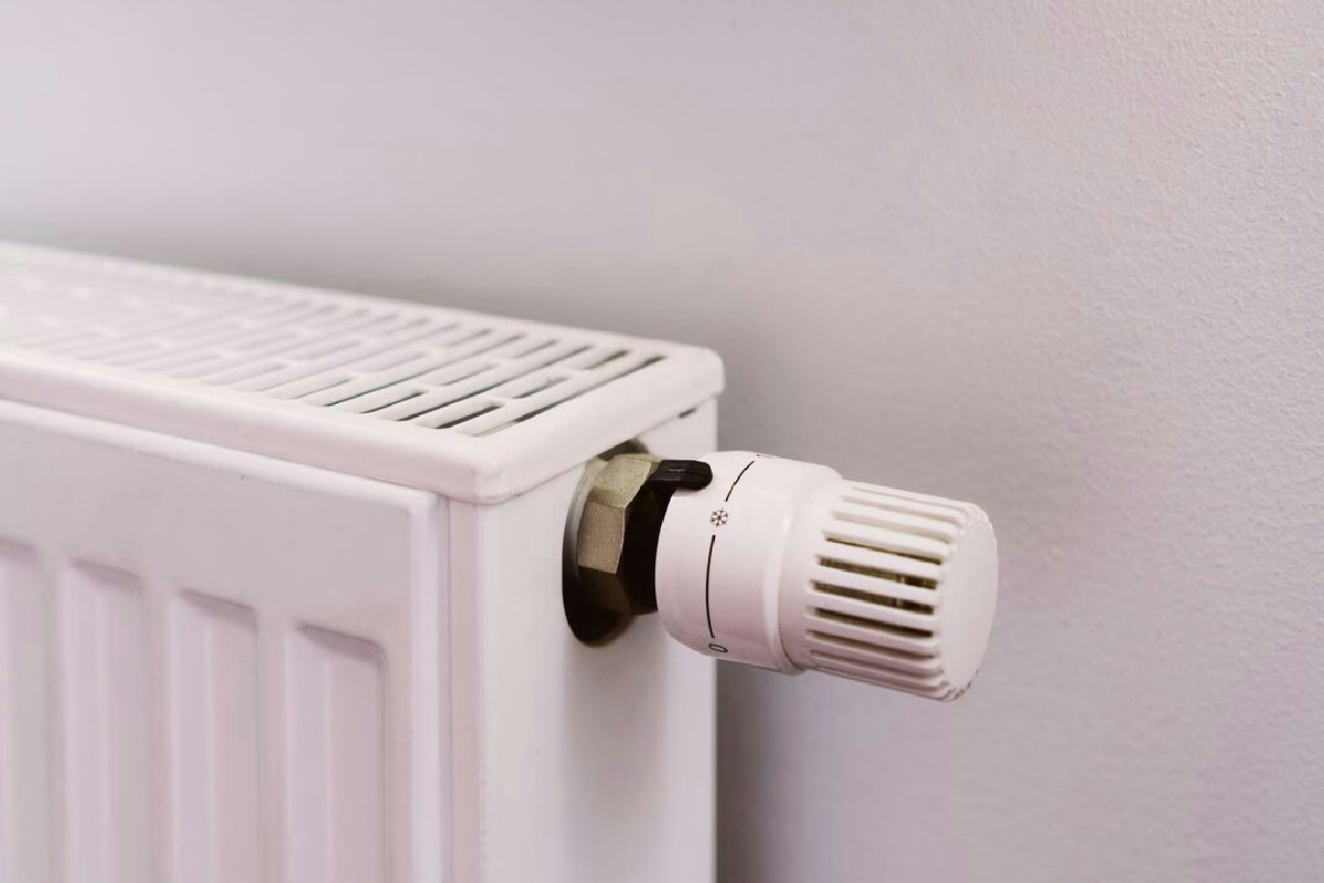 Perché una stanza resta fredda nonostante il riscaldamento acceso: cause comuni da valutare