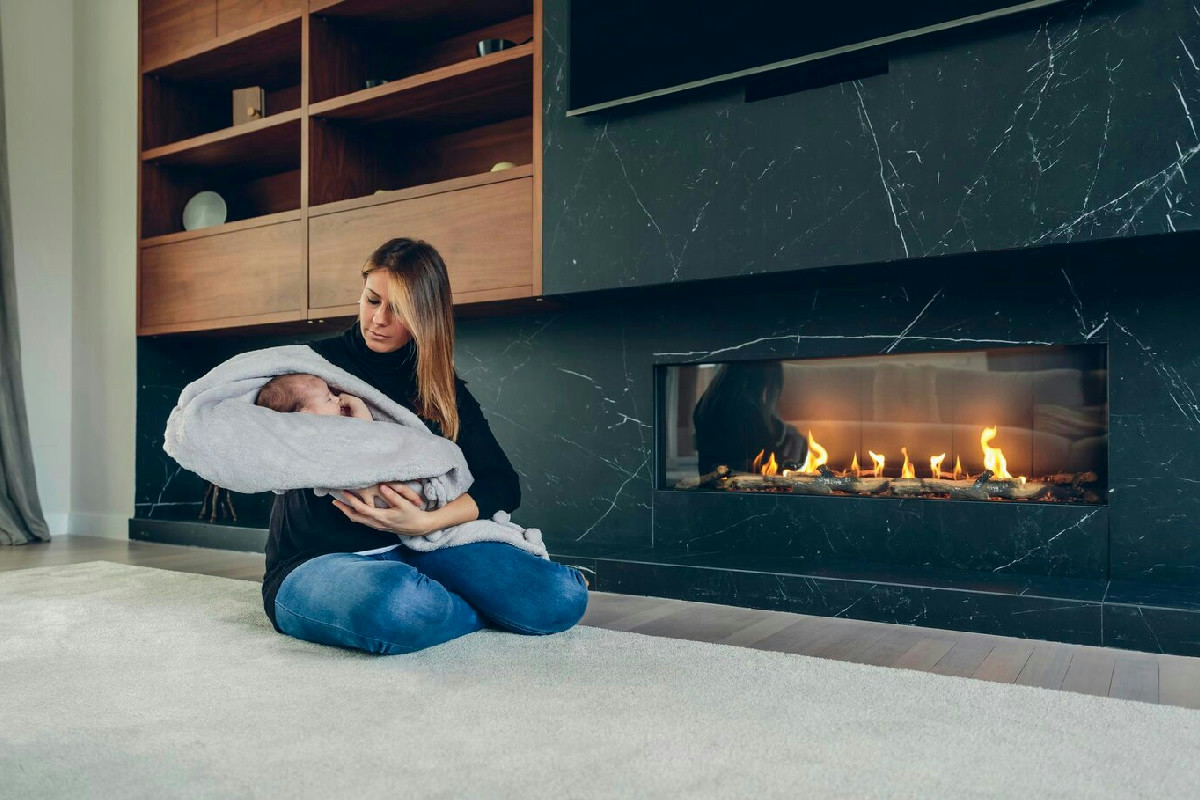 Senza riscaldamenti fissi né pellet: il caminetto portatile conquista le case italiane